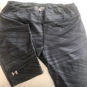 Under Armour black/grey striped capris. Med